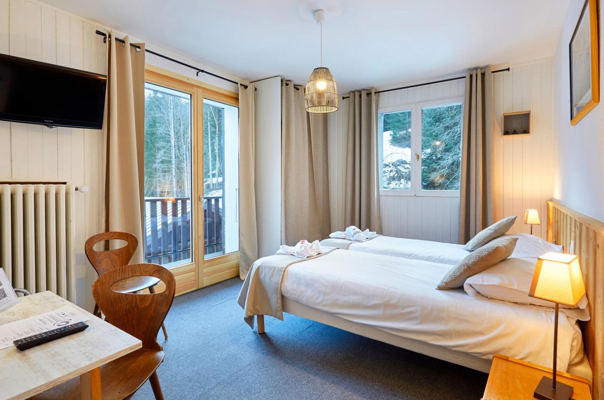 Hotel Eliova L'Eau Vive ชาแตล ภายนอก รูปภาพ