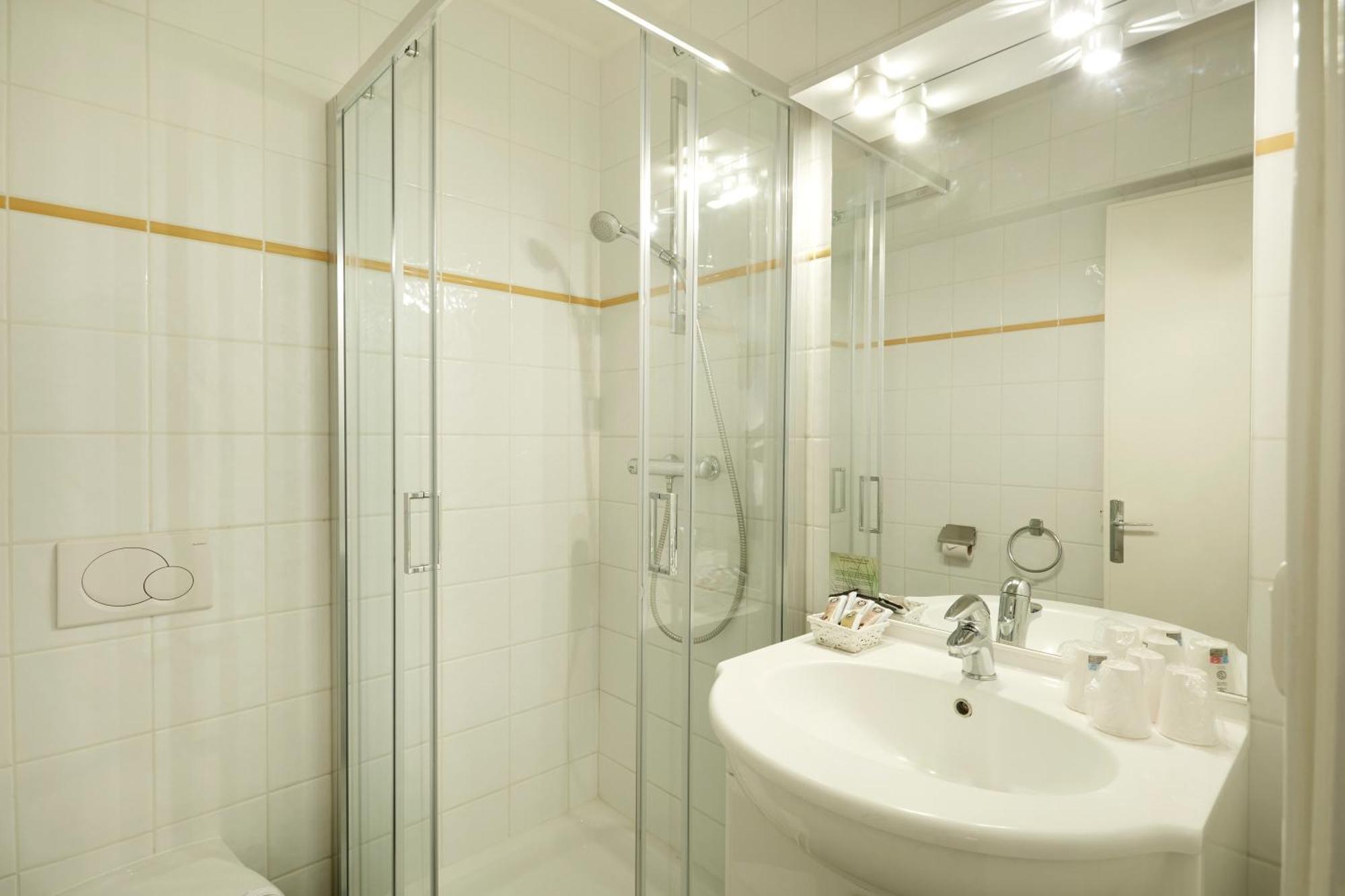 Hotel Eliova L'Eau Vive ชาแตล ภายนอก รูปภาพ