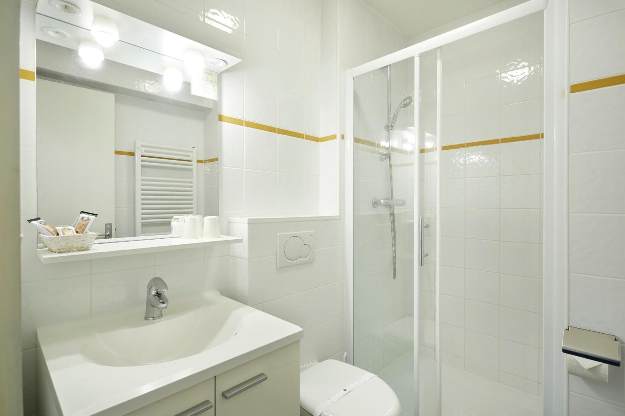 Hotel Eliova L'Eau Vive ชาแตล ภายนอก รูปภาพ